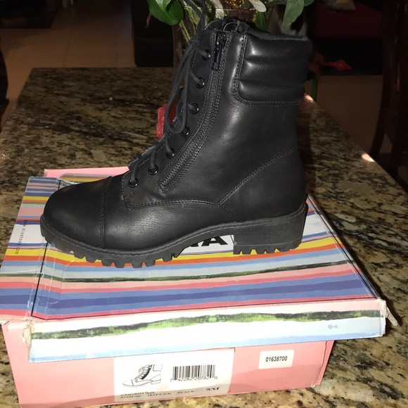 Nice combat boots - Picture 2 of 4